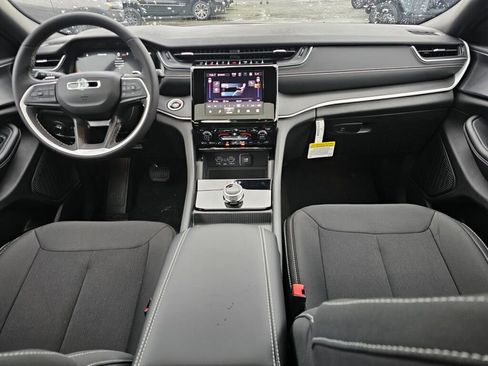 New 2026 Jeep Grand Cherokee Laredo image 15