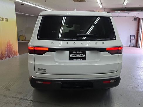 Used 2022 Jeep Wagoneer Series III AWD/4WD image 19