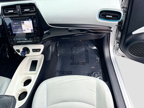 Used 2016 Toyota Prius Four FWD image 17