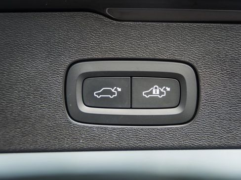 Used 2024 Volvo V60 B5 Cross Country Ultimate w/ Protection Package Premier image 12