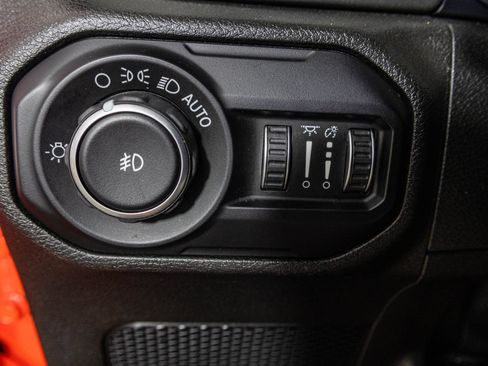Used 2019 Jeep Wrangler Unlimited Sahara AWD/4WD image 31