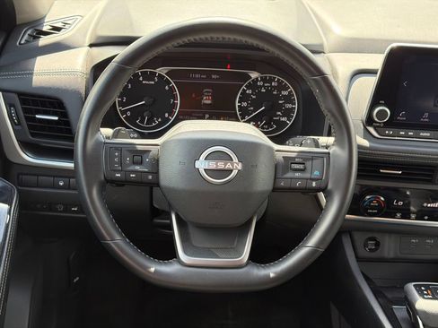Used 2025 Nissan Rogue SV FWD image 23