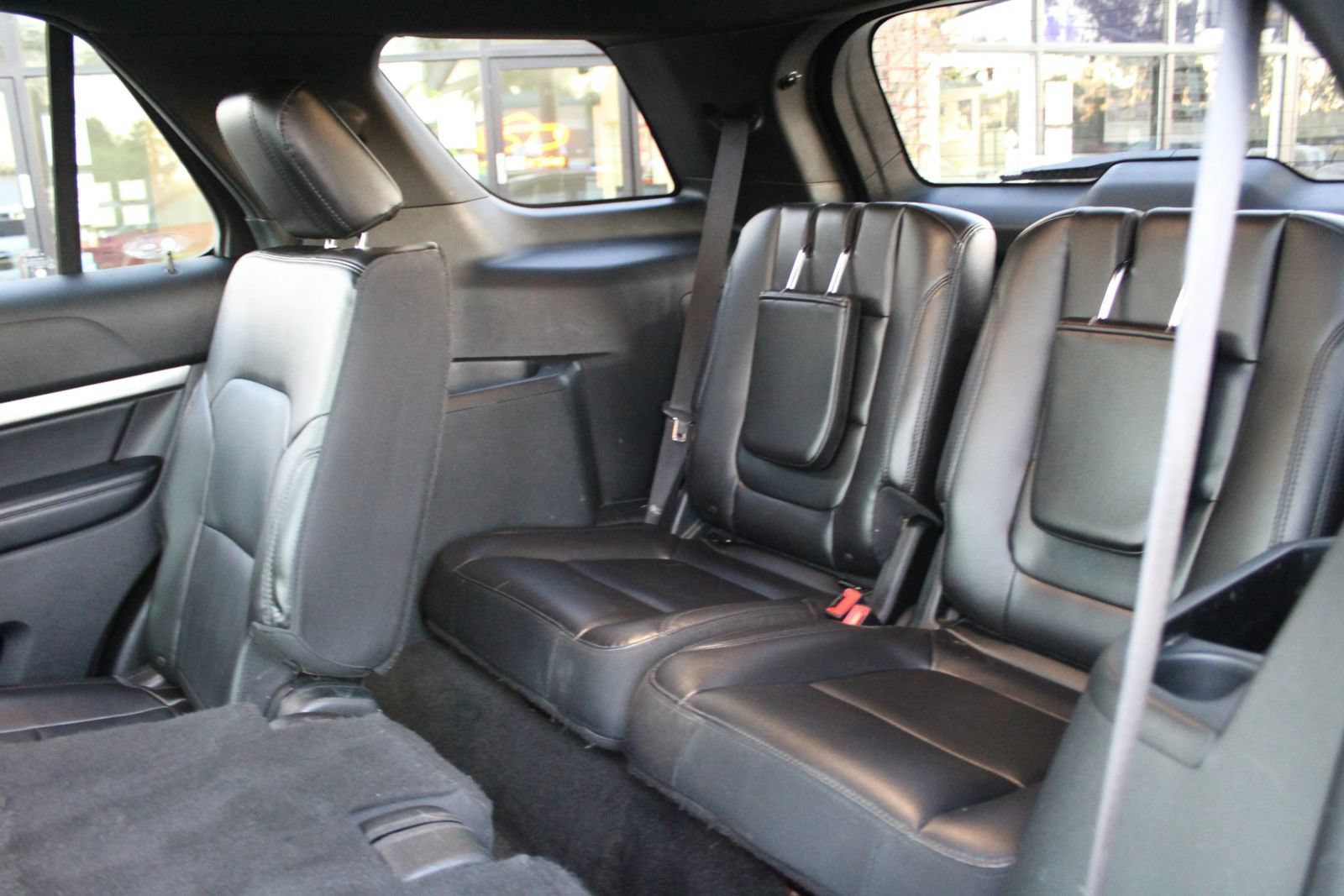 Used 2018 Ford Explorer XLT w/ Equipment Group 202A FWD image 14