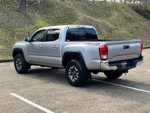 Used 2017 Toyota Tacoma TRD Off-Road image 24
