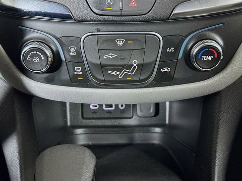 Used 2024 Chevrolet Equinox LS w/ LS Convenience Package image 16