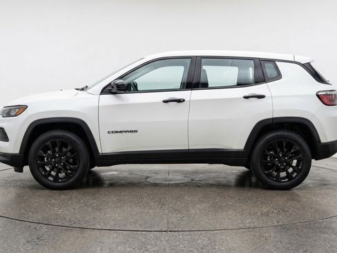 Used 2025 Jeep Compass Trailhawk image 5