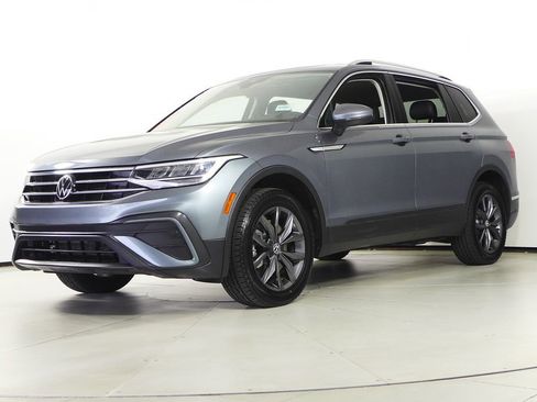 Used 2022 Volkswagen Tiguan SE image 2