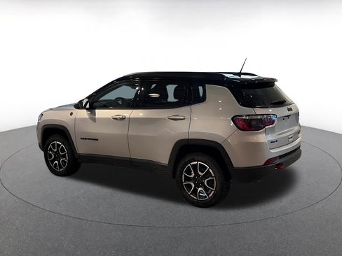 Used 2025 Jeep Compass Trailhawk image 10