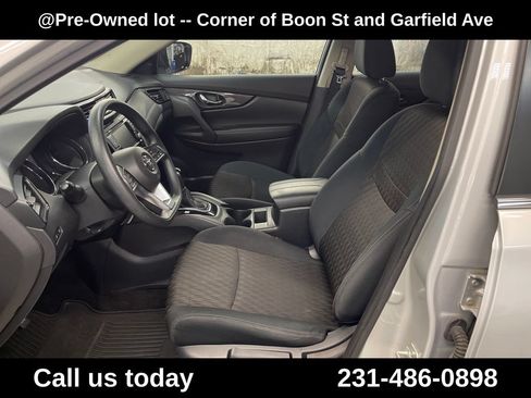 Used 2018 Nissan Rogue S AWD/4WD image 14