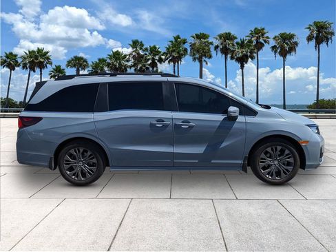 Used 2025 Honda Odyssey Touring image 7