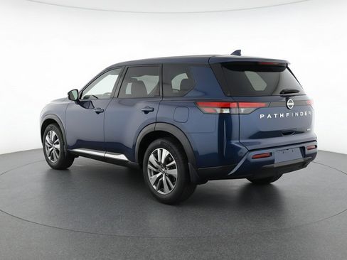 Used 2025 Nissan Pathfinder SV image 6