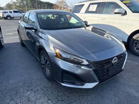 Used 2023 Nissan Altima 2.5 SV image 5