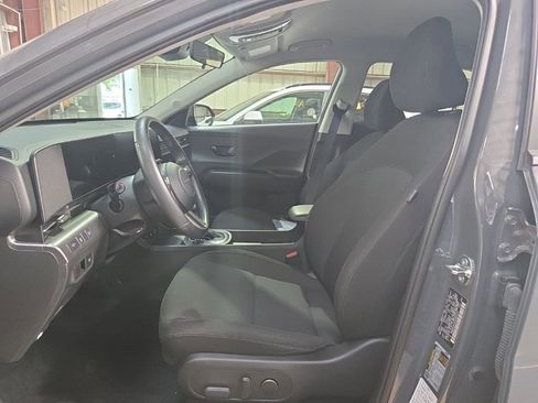 Used 2025 Hyundai Kona SEL FWD image 3