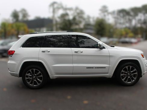 Used 2017 Jeep Grand Cherokee Overland image 11