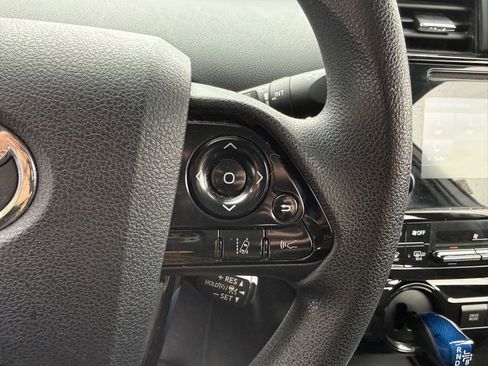 Used 2019 Toyota Prius L Eco w/ Carpet Mat Package image 26