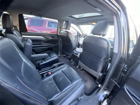 Used 2015 Toyota Highlander XLE image 28