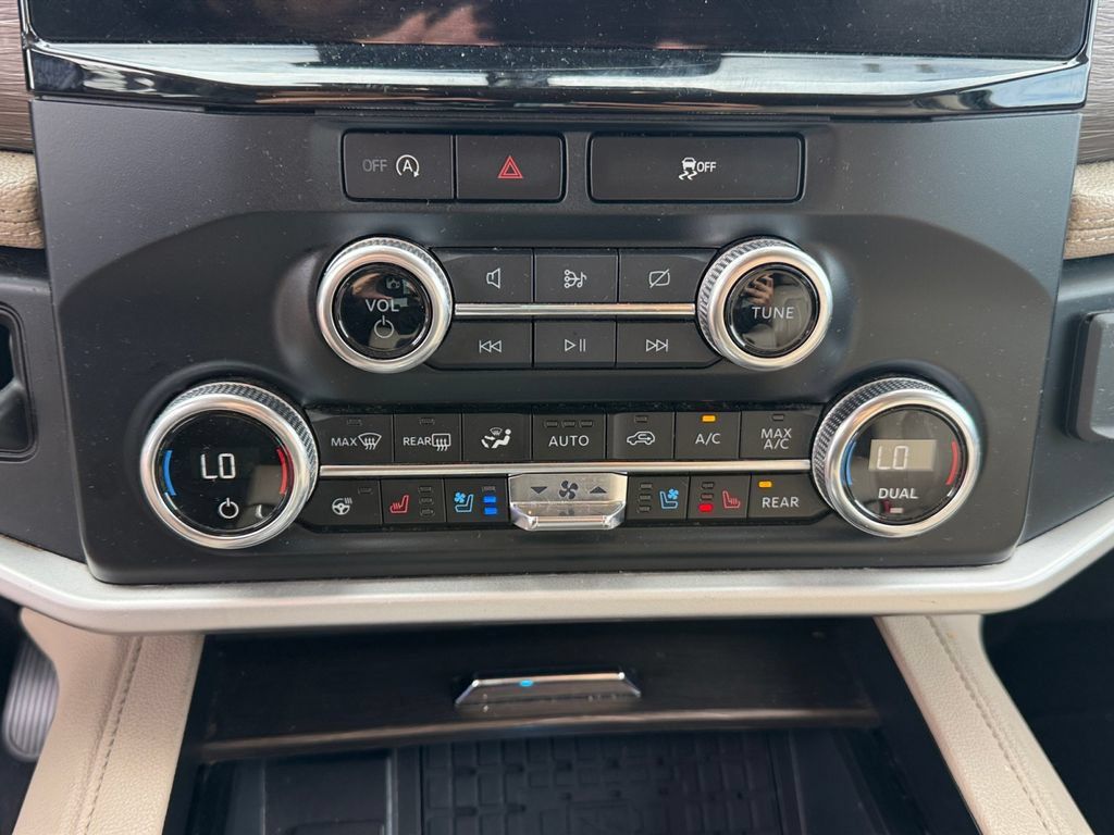 Used 2024 Ford Expedition Limited AWD/4WD image 31