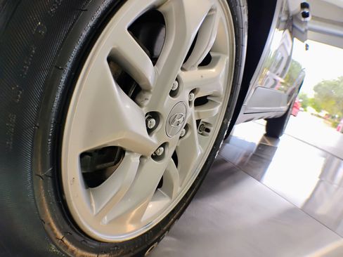 Used 2021 Hyundai Venue SE image 24