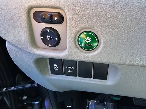 Used 2017 Honda Ridgeline RTS image 25