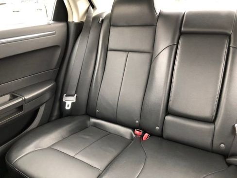 Used 2010 Chrysler 300 Touring image 31