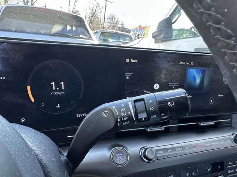 Used 2024 Hyundai Kona Limited image 27