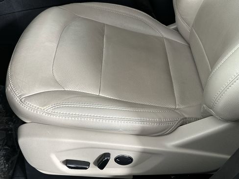 Used 2018 Ford Explorer Limited image 16