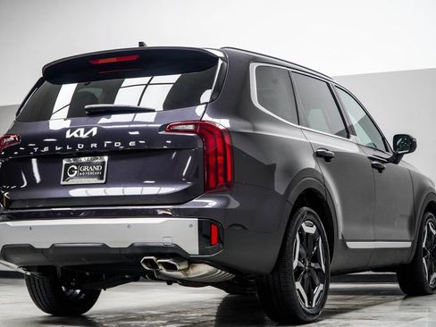 Used 2025 Kia Telluride S FWD image 13