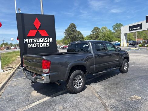 Used 2019 Toyota Tacoma SR5 RWD image 5