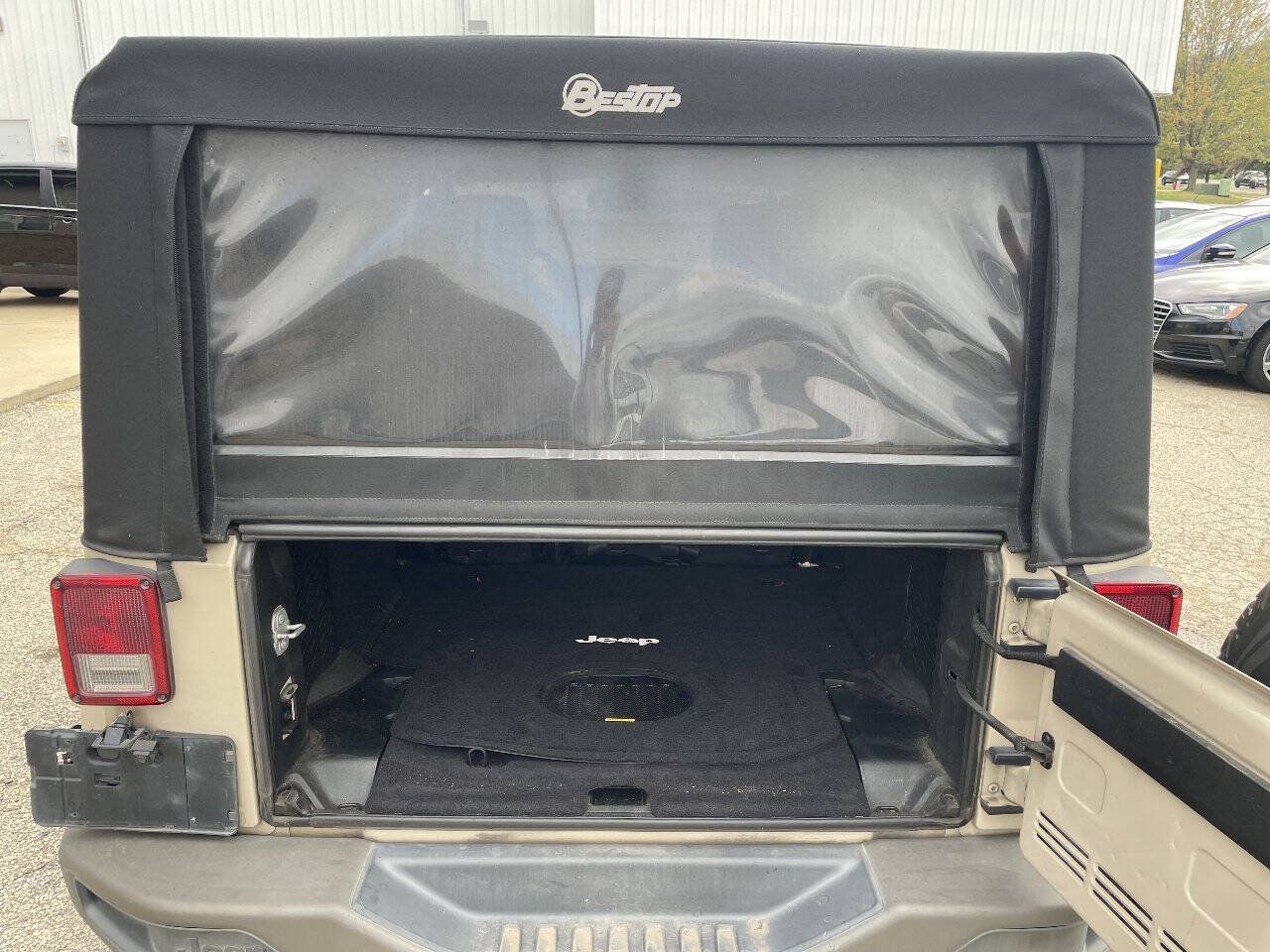 Used 2016 Jeep Wrangler Unlimited Sahara AWD/4WD image 43