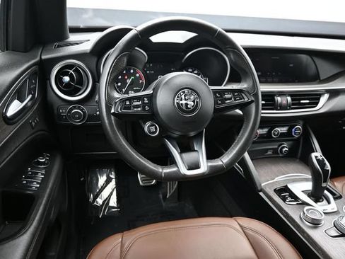 Used 2023 Alfa Romeo Stelvio Ti AWD/4WD image 18