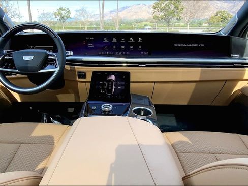 New 2025 Cadillac Escalade IQ Luxury 2 image 7