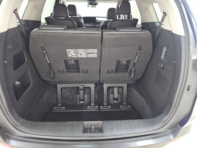 Used 2025 Kia Carnival FWD image 19
