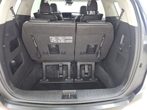 Used 2025 Kia Carnival FWD image 19