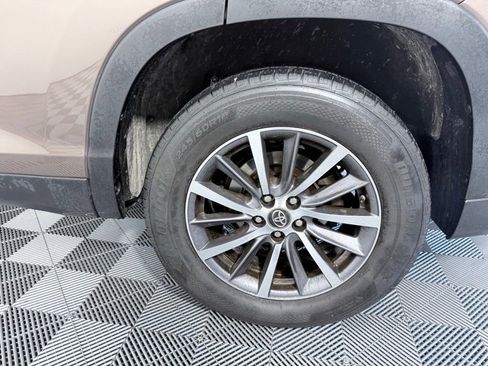 Used 2019 Toyota Highlander XLE image 31