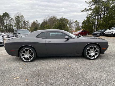 Used 2018 Dodge Challenger SXT image 4