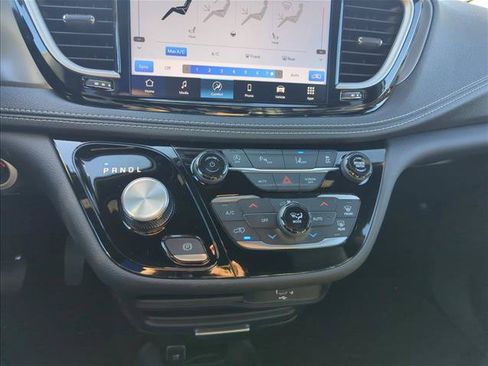 New 2026 Chrysler Pacifica Select w/ S Appearance Package FWD image 11