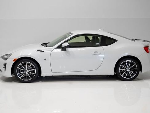 Used 2018 Toyota 86 RWD image 22