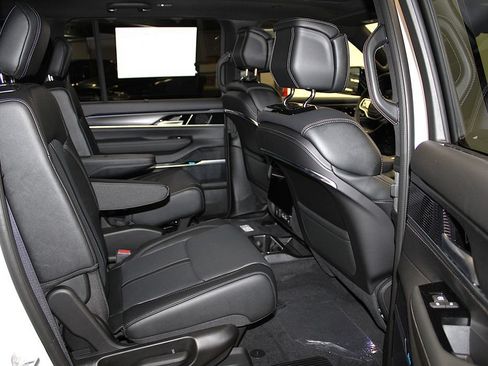 New 2026 Jeep Grand Wagoneer L Summit AWD/4WD image 41