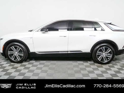 Used 2024 Cadillac Lyriq Luxury AWD/4WD image 30