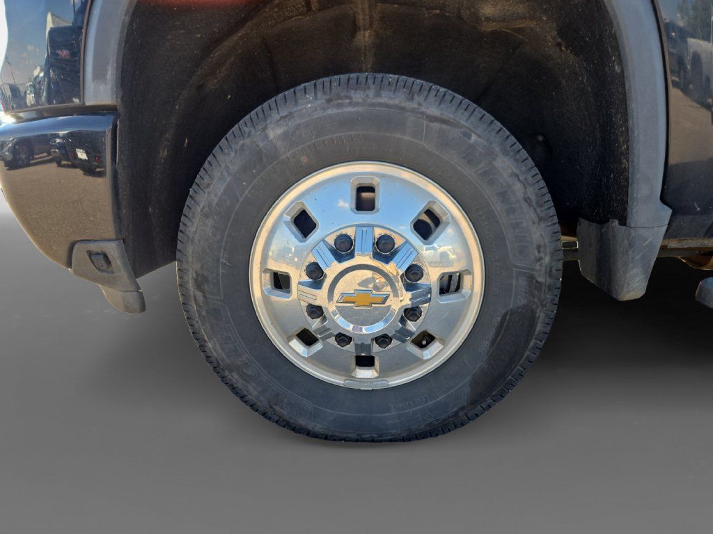 Used 2024 Chevrolet Silverado 3500 High Country w/ High Country Premium Package AWD/4WD image 16
