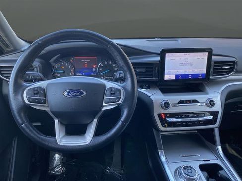 Used 2020 Ford Explorer XLT w/ Equipment Group 202A image 9