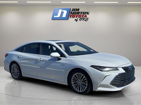Used 2019 Toyota Avalon Limited image 3