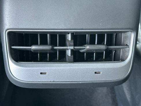 Used 2021 Tesla Model Y Long Range image 14