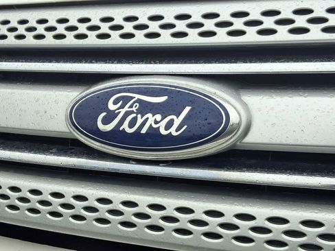 Used 2015 Ford Explorer XLT w/ Equipment Group 202A image 28