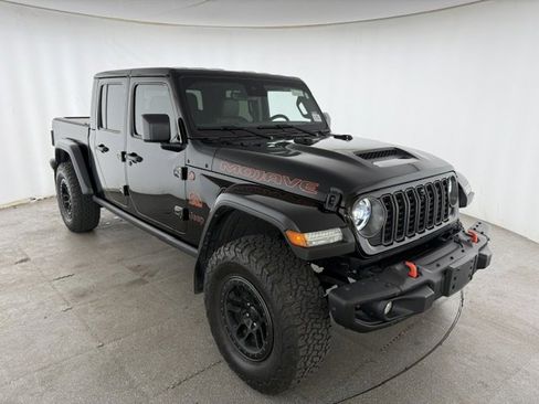 Used 2024 Jeep Gladiator Mojave AWD/4WD image 3