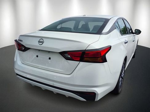 Used 2025 Nissan Altima 2.5 SV image 4