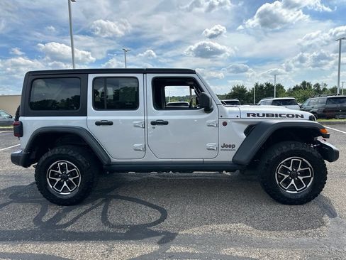 Used 2024 Jeep Wrangler Unlimited Rubicon AWD/4WD image 12