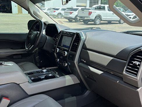 Used 2020 Ford Expedition XLT w/ Equipment Group 202A RWD image 16