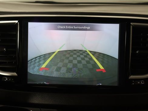 Used 2025 Chrysler Pacifica Select image 44