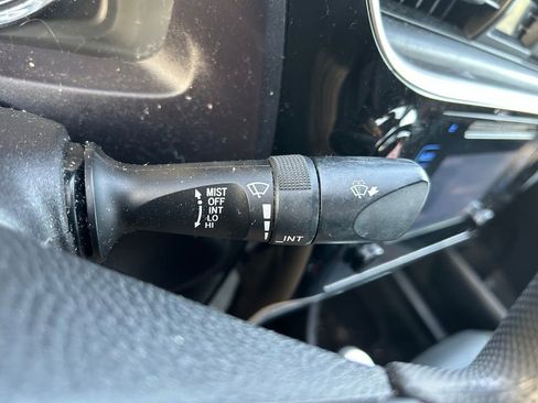 Used 2018 Toyota Corolla LE image 19